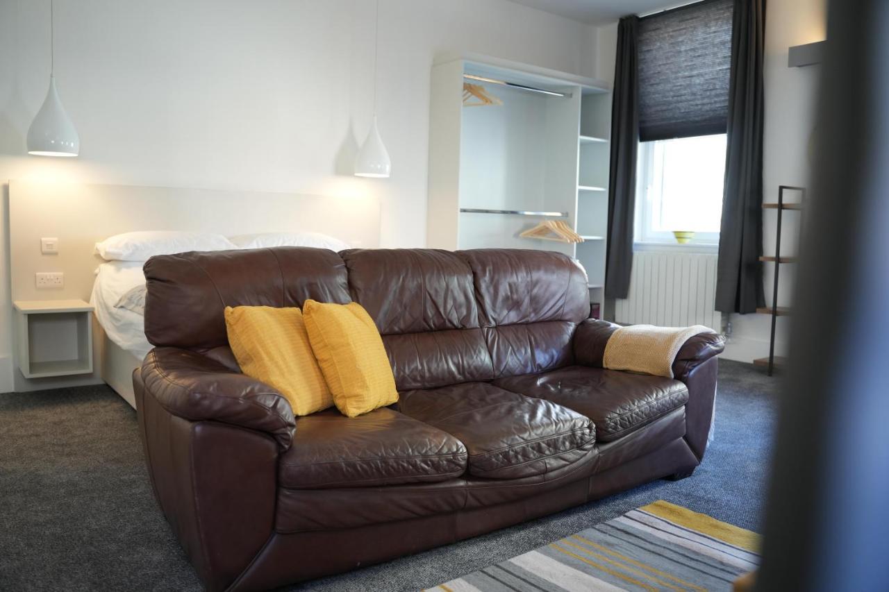 Gorgeous Comfortable Apartment On The High Street Merthyr Tydfil Ngoại thất bức ảnh