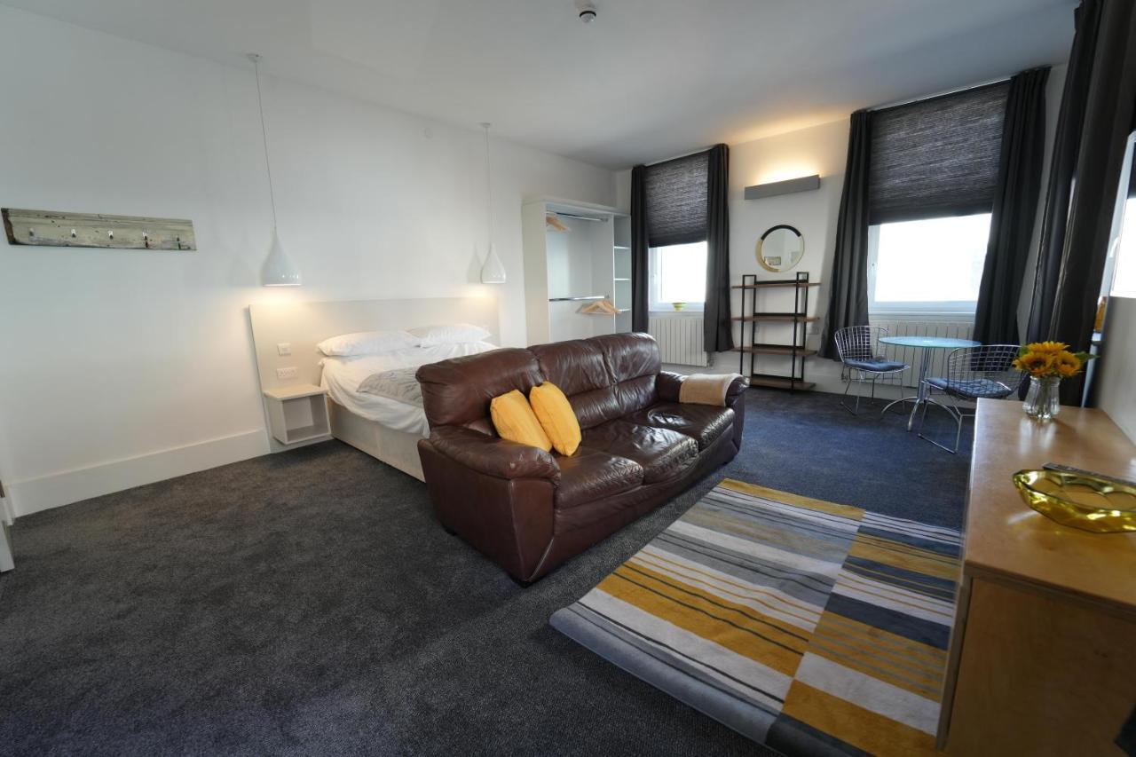 Gorgeous Comfortable Apartment On The High Street Merthyr Tydfil Ngoại thất bức ảnh