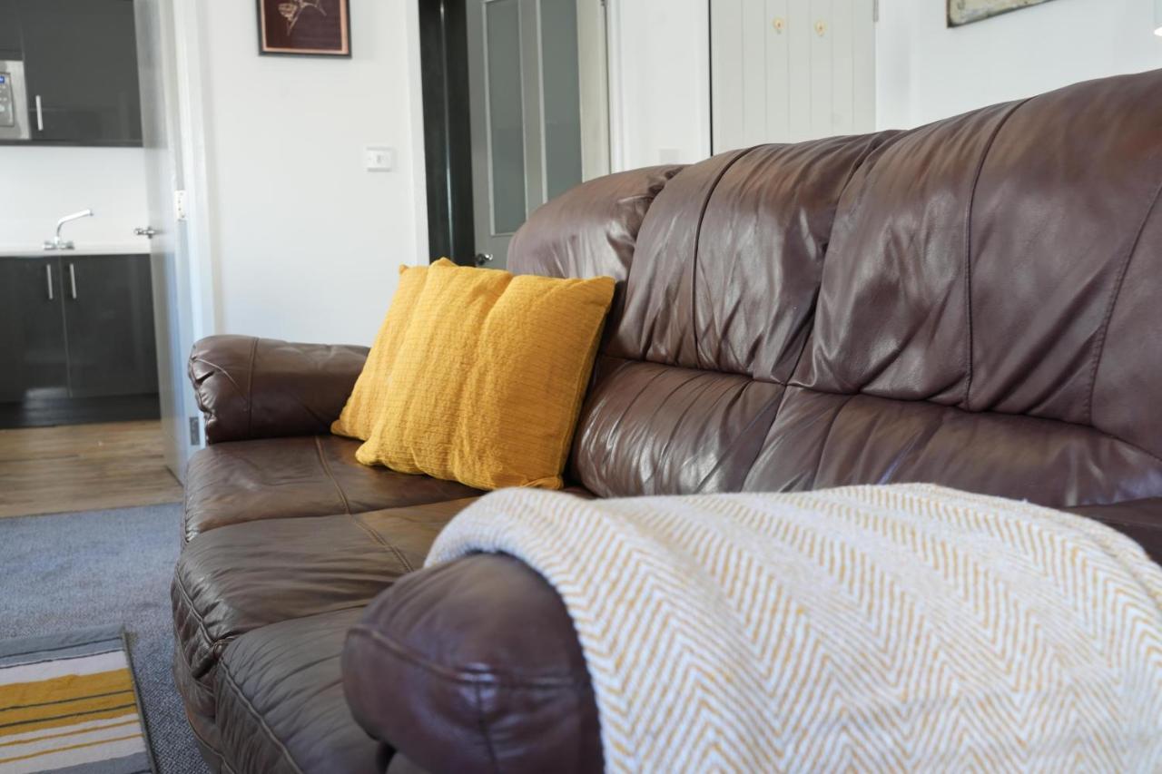 Gorgeous Comfortable Apartment On The High Street Merthyr Tydfil Ngoại thất bức ảnh