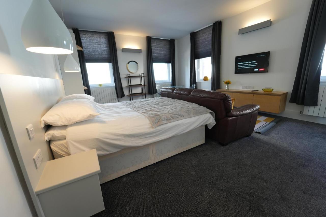 Gorgeous Comfortable Apartment On The High Street Merthyr Tydfil Ngoại thất bức ảnh