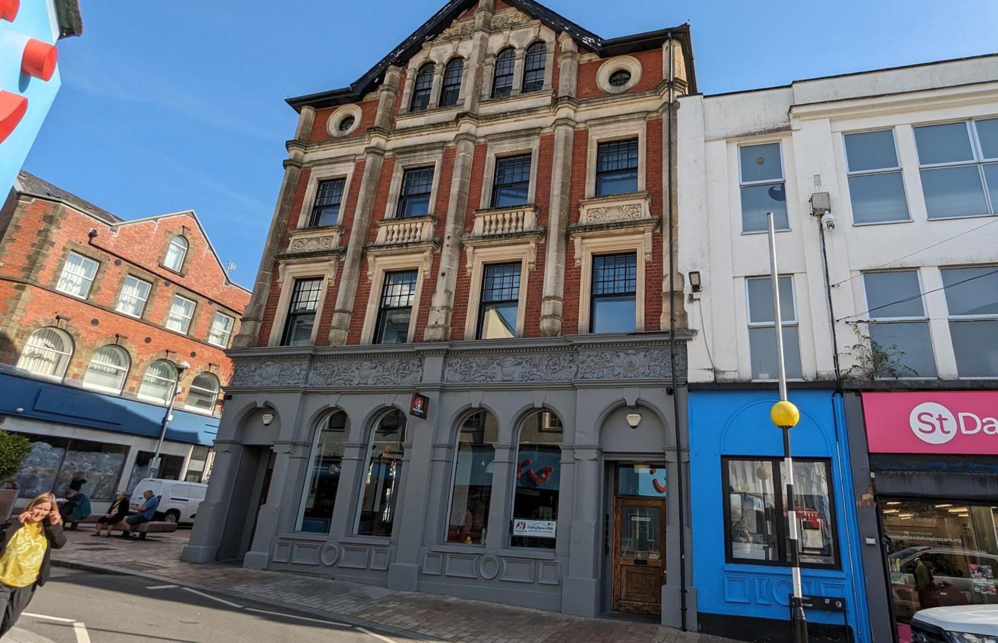 Gorgeous Comfortable Apartment On The High Street Merthyr Tydfil Ngoại thất bức ảnh