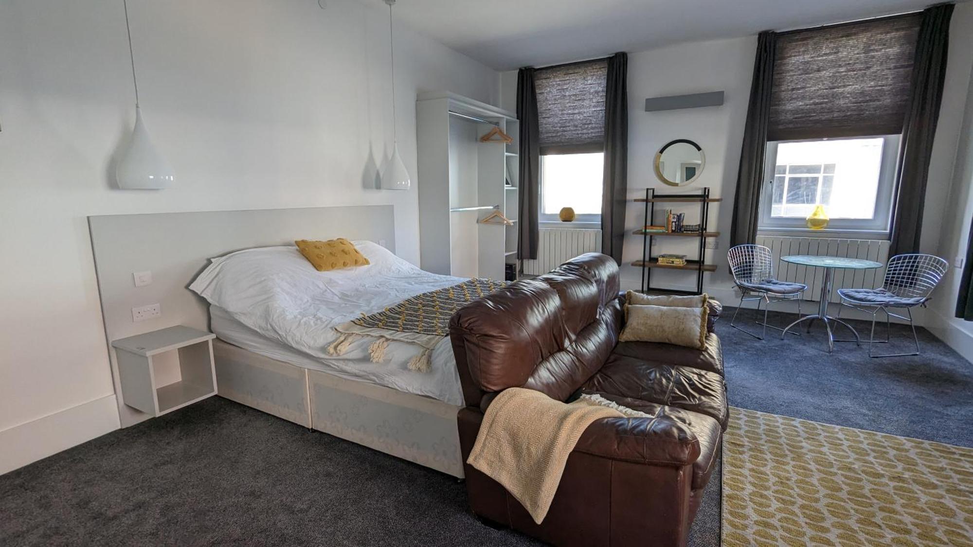 Gorgeous Comfortable Apartment On The High Street Merthyr Tydfil Ngoại thất bức ảnh